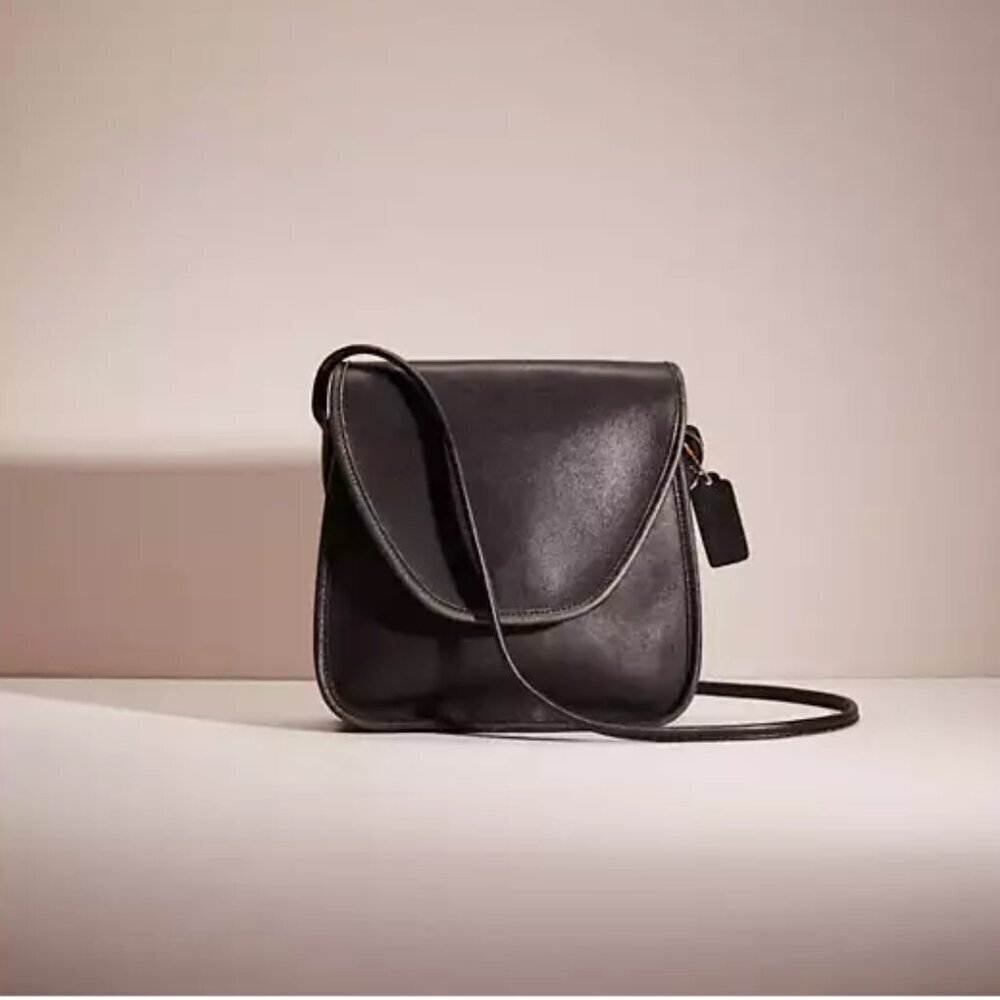 Vintage Coach Glovetanned leather Crossbody Bag Black 9" x 9" x 2 1/2"
